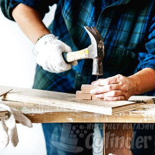 В выборе инструмента нужно учитывать не только материал рабочей поверхности, но и длину рукояти